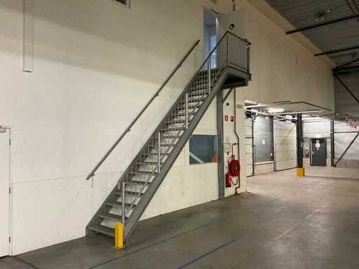 Escalier galvanisé avec palier