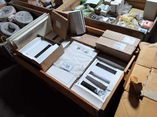   Palette mit Elektroinstallationsmaterial ABB