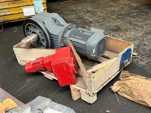 Verschiedene Elektromotoren + Getriebe