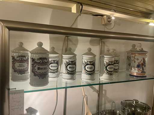 Various antique pharmacy jars (10x)