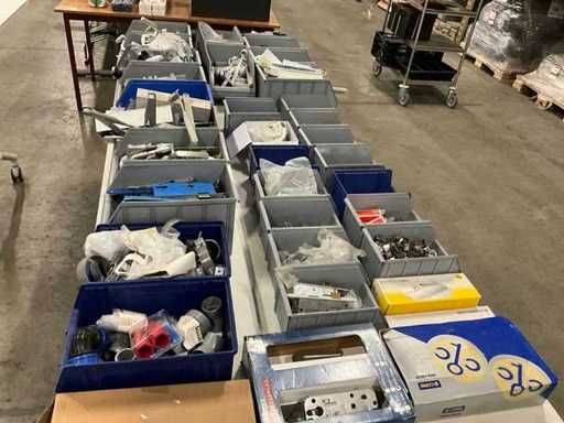 Charge von Türbeschlägen