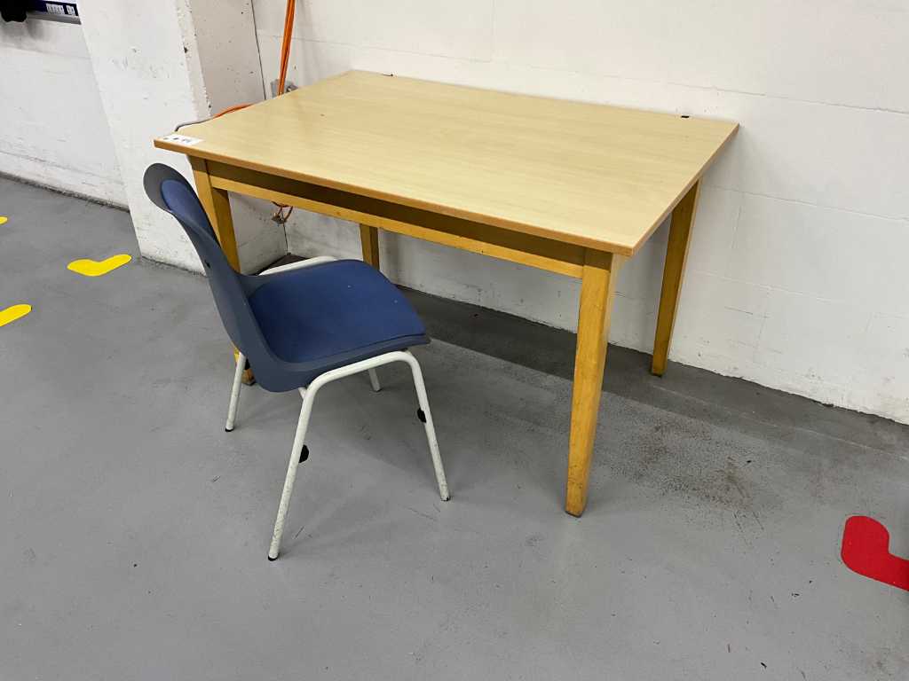 Stół z krzesłem (3x)