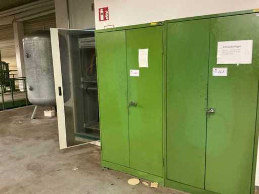 Armario de herramientas con contenido