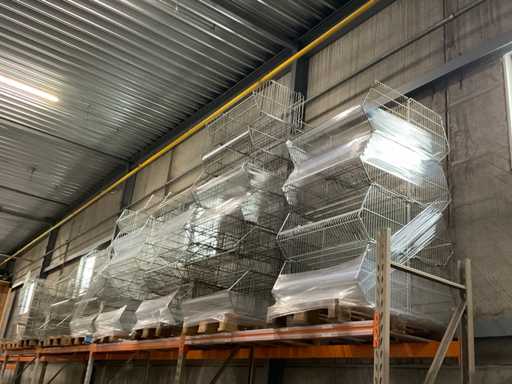 Partia ró?nych zapasów sklepowych i koszy drucianych