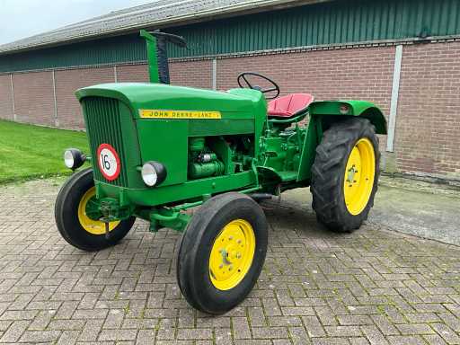 Trattore John Deere Lanz 300 Oldtimer del 1960 + barra di taglio
