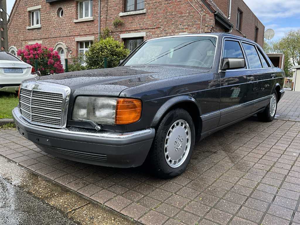 Mercedes-Benz 560SEL 1990