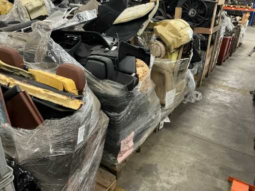 Batch of Mercedes-Benz car interior parts