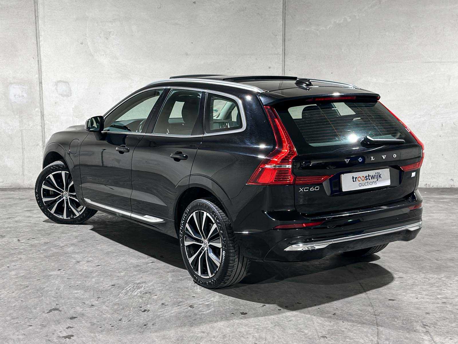 Volvo XC60 2.0 T6 Plug-in hybrid AWD Core Bright 253pk 2027 (Origineel-NL+1e eigenaar), S-190-RP