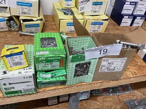 Kisten mit Hartholzschrauben