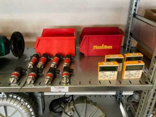 Pressure transmitters and controllers