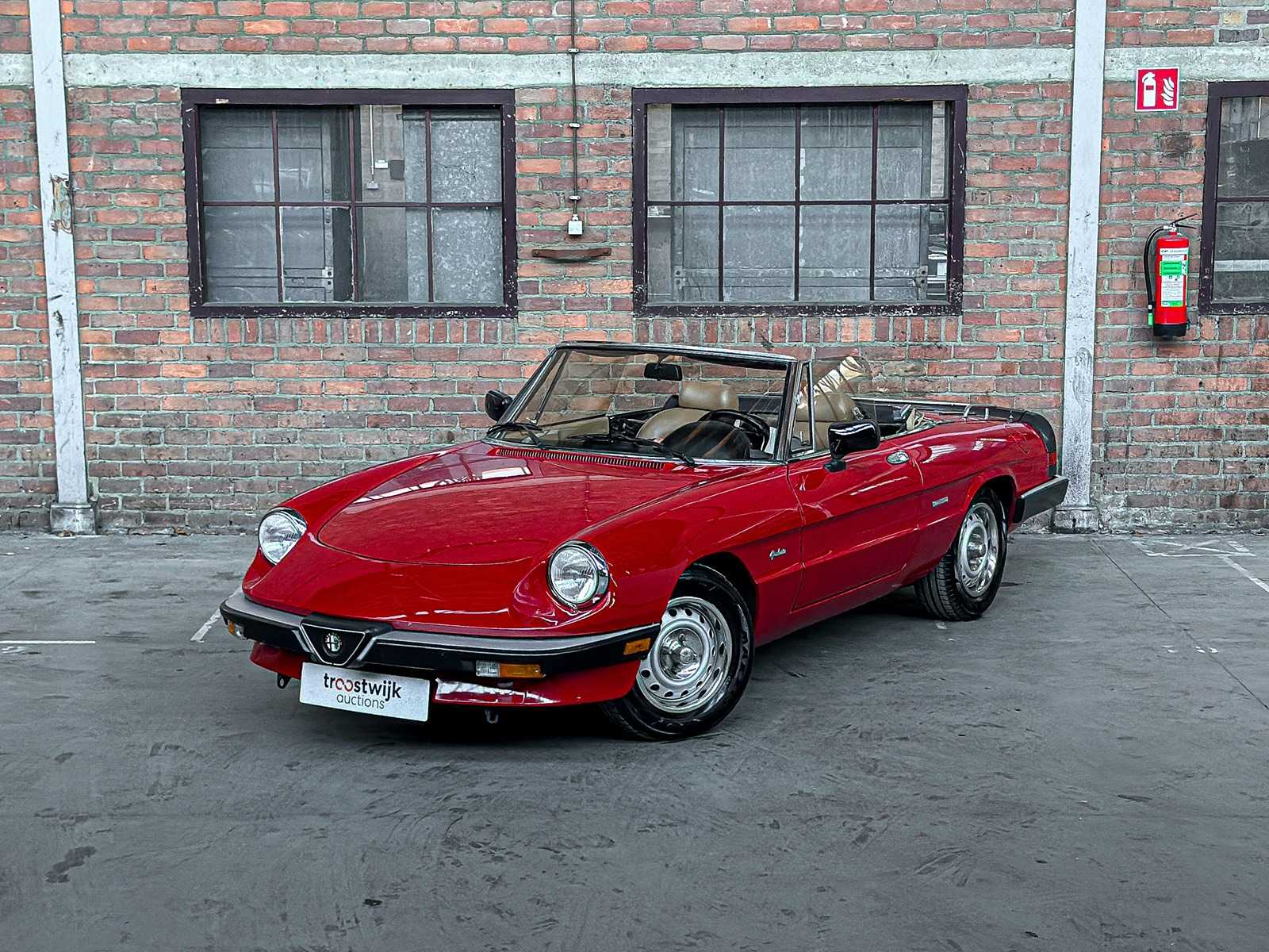 Alfa Romeo Spider 2.0 118pk 1987, NS-842-F