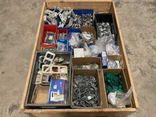 Un lot de material de instalare