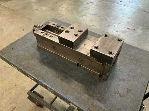Machine vise