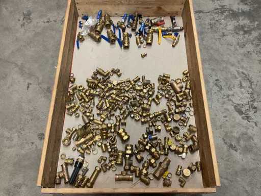 Lot of brass fittings