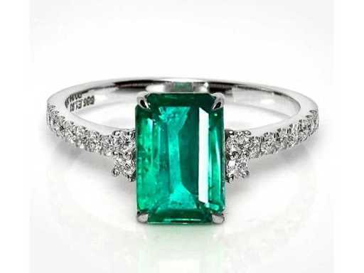Bague de luxe en émeraude vert Zambia naturel 2,14 carats