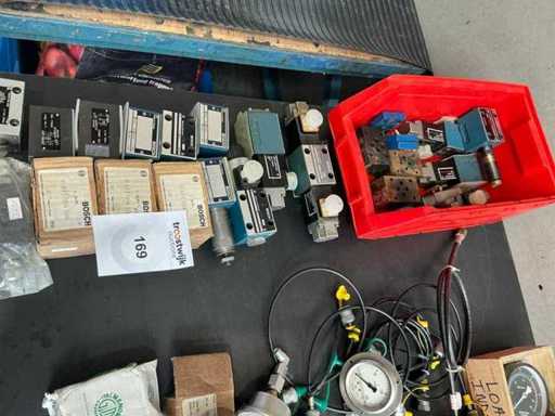 batch di valvole idrauliche e blocchi di controllo