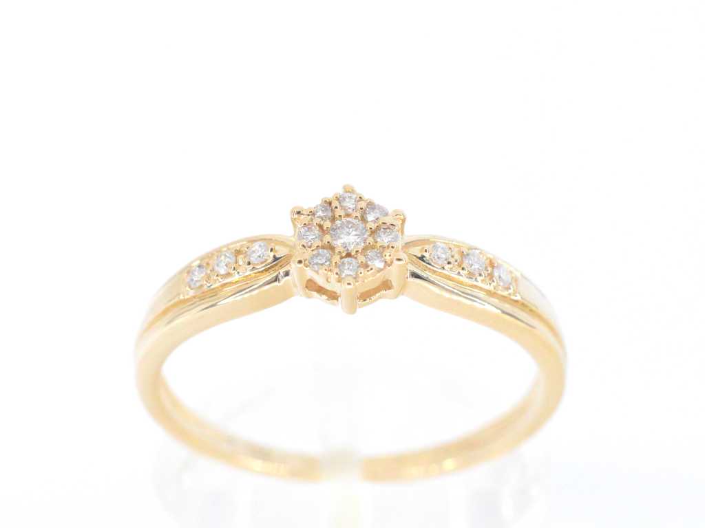 Gold ring with diamonds