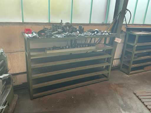 Werkstattregal mit Inhalt