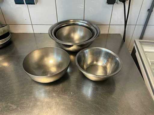 Stainless steel mixing bowls (6x)
