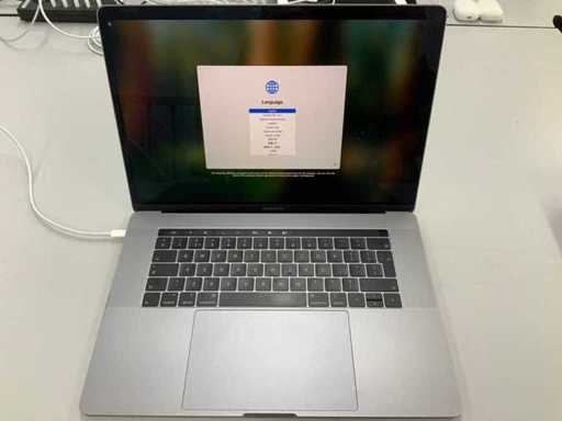 MacBook Pro Apple A1990 da 15 pollici