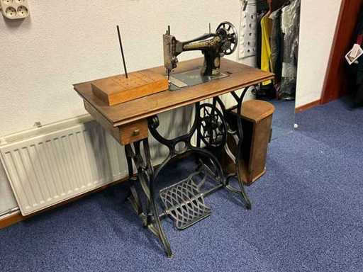 Singer Nostalgic Sewing Machine