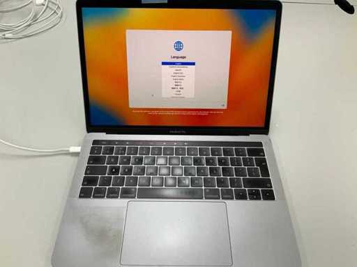 Apple A1989 13-inch MacBook Pro MR9Q2N/A Laptop