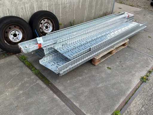 Diverse metalen kabelgoten