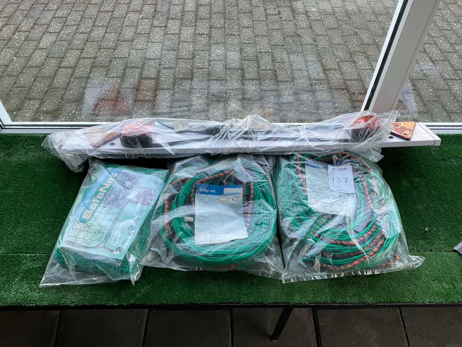 Trailer net & Light bar