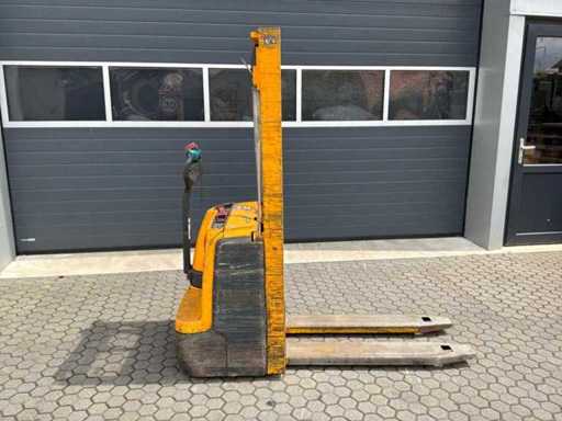 2013 Jungheinrich EJC 110 Stacker