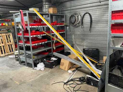 Various storage racks with content (4x)