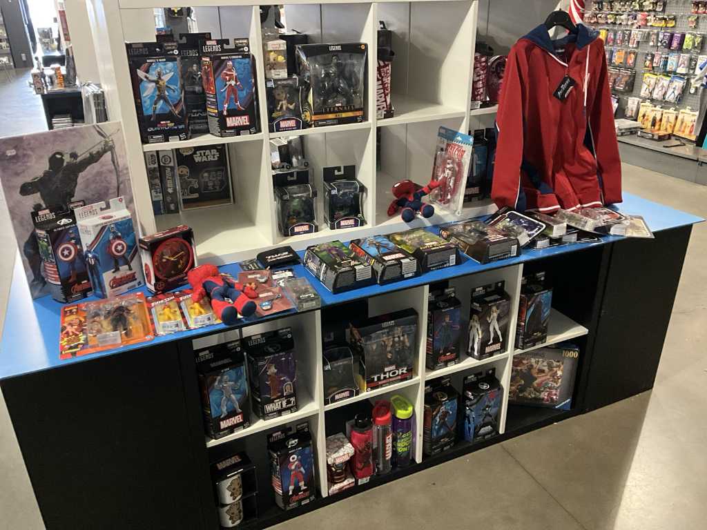 60x MARVEL/STAR WARS Collectibles