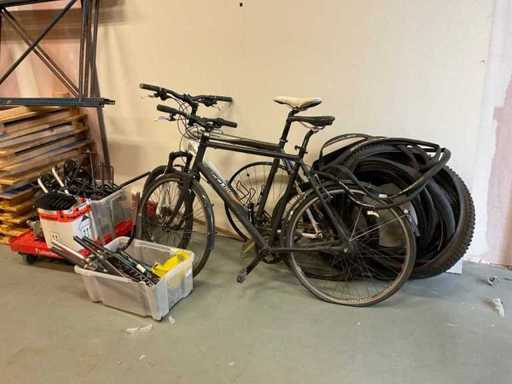 Batch of bicycle parts