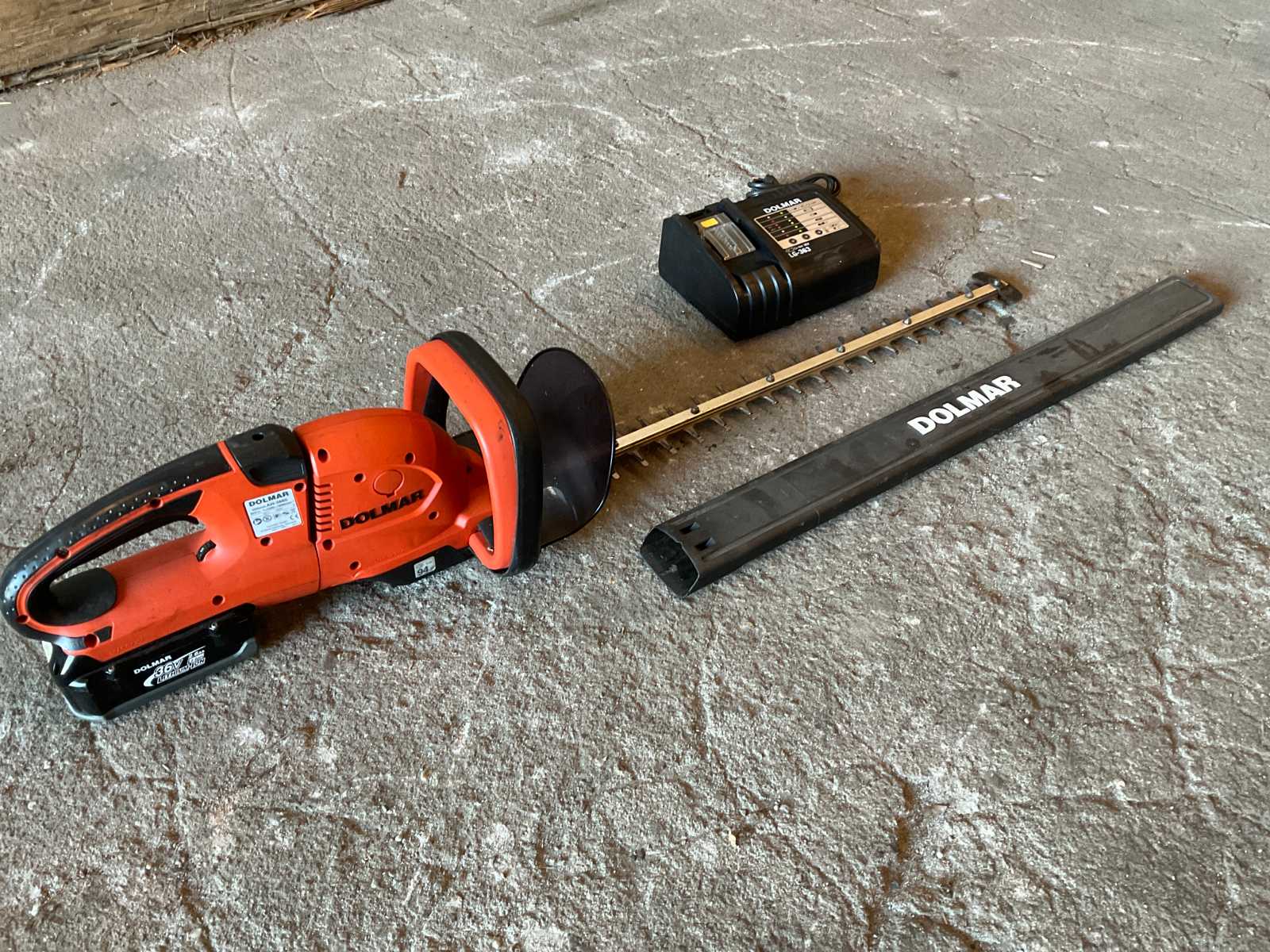 Dolmar 36v store chainsaw