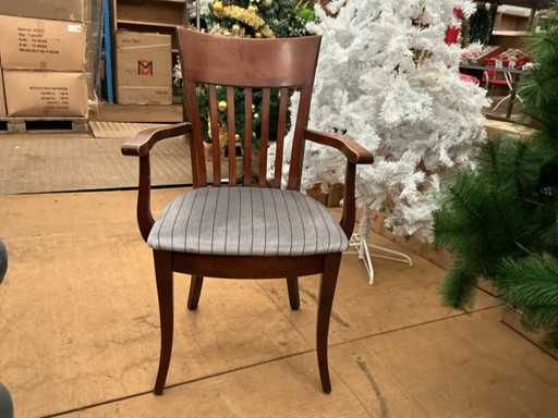 Esszimmerstuhl aus Holz. (12-fach)