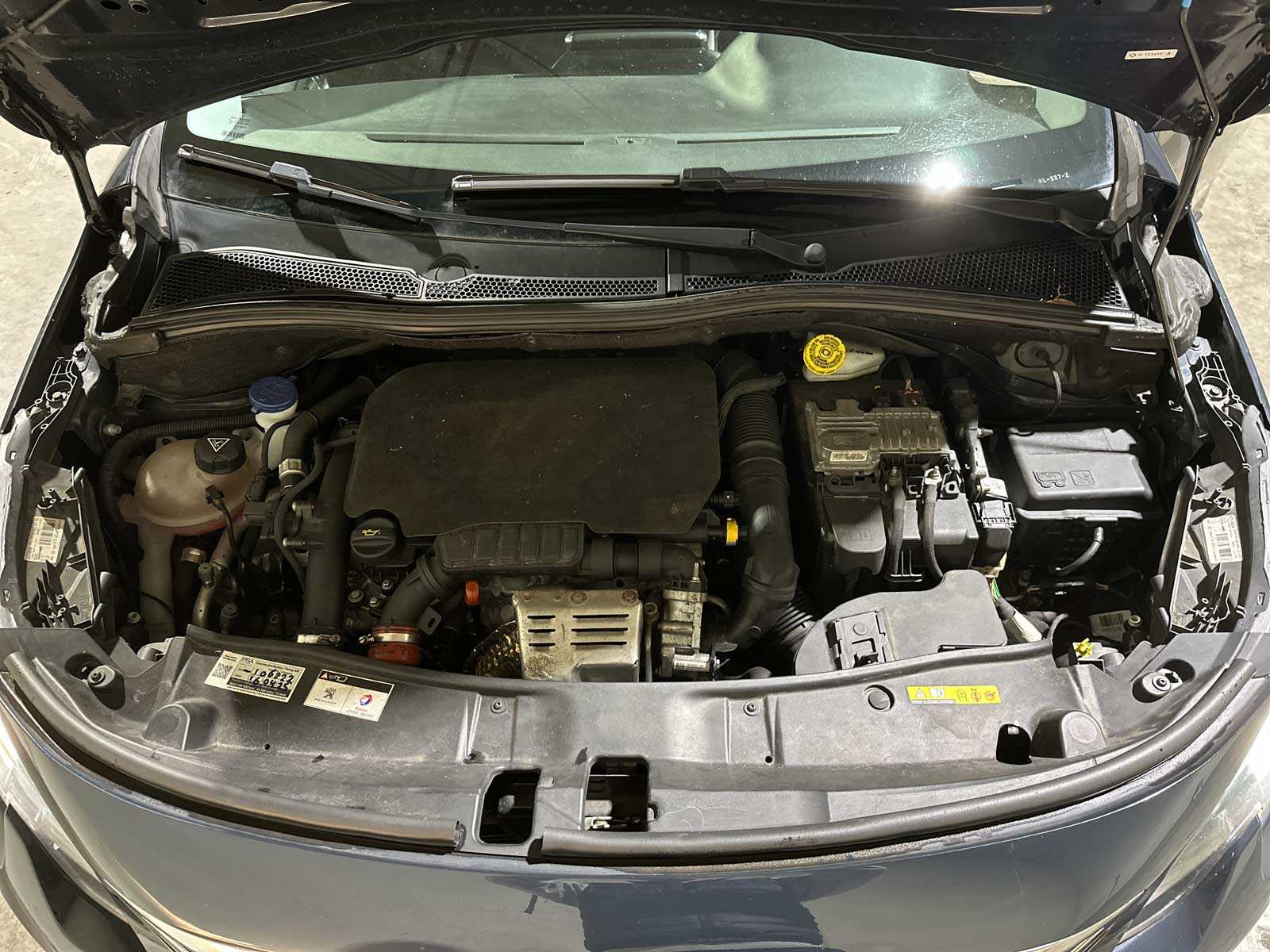 Peugeot 2008 1.2 PureTech Allure 110pk 2018 (Origineel-NL), RL-527-Z