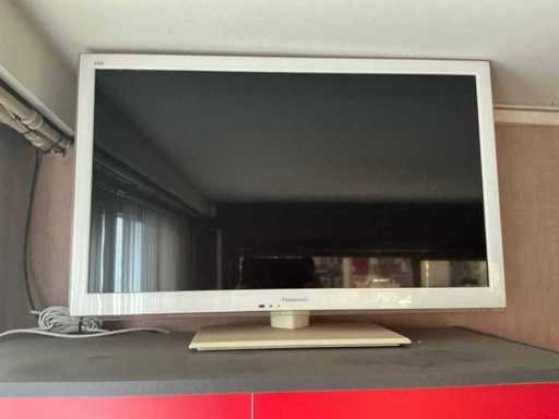 Panasonic TX-L32ET5EW Flat Screen TV