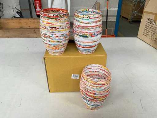 Fair Trade vaas gerecycled papier +/- 19,5 cm hoog (152x)