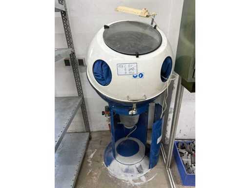 Hand blasting cabinet