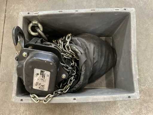 Menta MC05 (500kg - 15m) Chain Hoist with Chain Bag