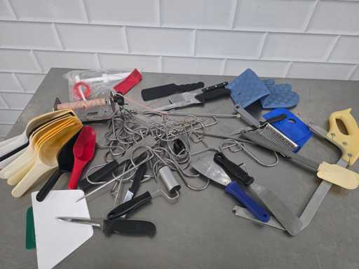 Lot de divers ustensiles de cuisine (en acier inoxydable)