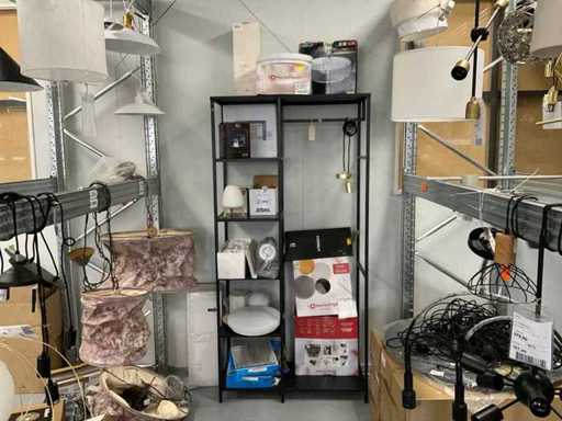 Un lot de iluminat asortat