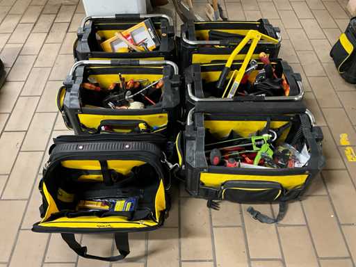 Stanley-Koffer mit verschiedenen Werkzeugen (6x)