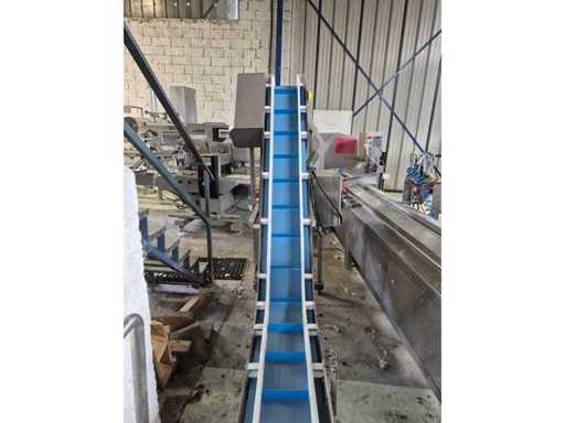 CLEATED LIFT