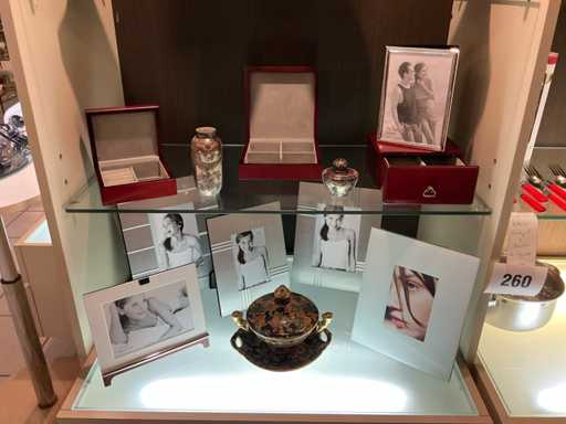 Decoratiemateriaal en chinees porselein