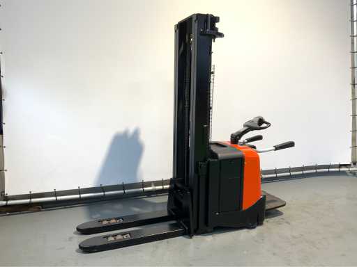 BT - 2016 - SPE 160L - Stapelaar hefhoogte 5.40 meter