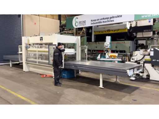 cdc1f851-5e09-401e-9a66-61820fa1894b.mp4