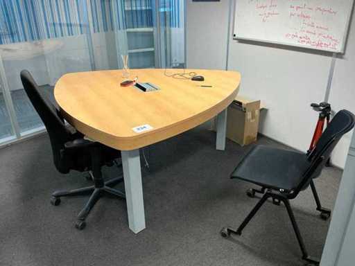 Table de conférence + chaise (2x)