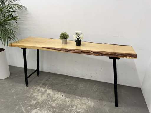 Mobile epoxy tree trunk table