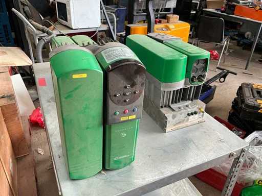 Tehnici de control Invertoare de frecvență Unidrive (3x)