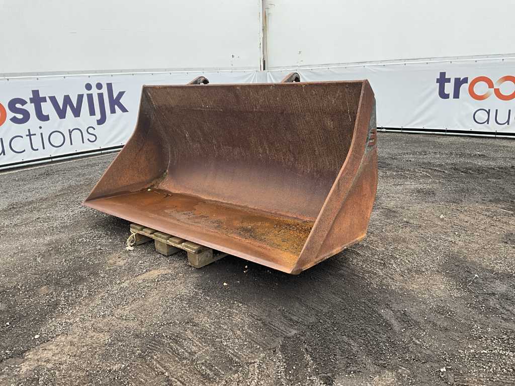 Beco Closed Bucket 2300mm Fitting Volvo